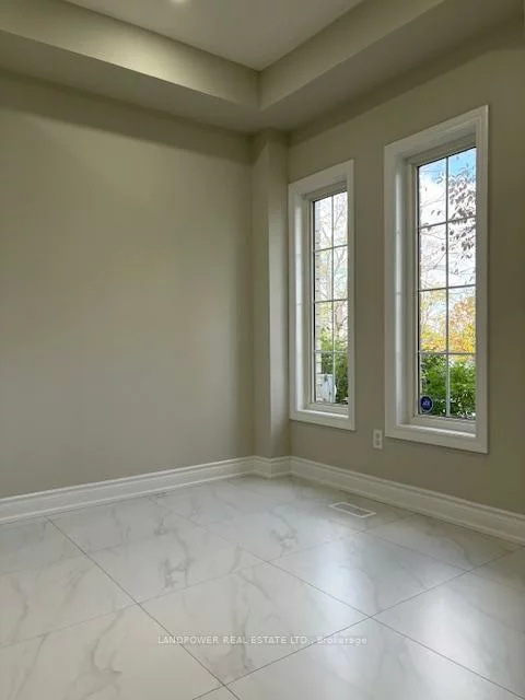 447, Hollandview, Bayview Wellington, Aurora