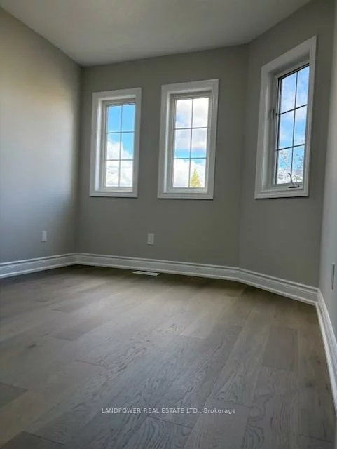 447, Hollandview, Bayview Wellington, Aurora