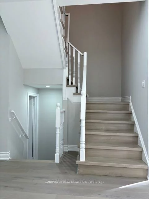 447, Hollandview, Bayview Wellington, Aurora