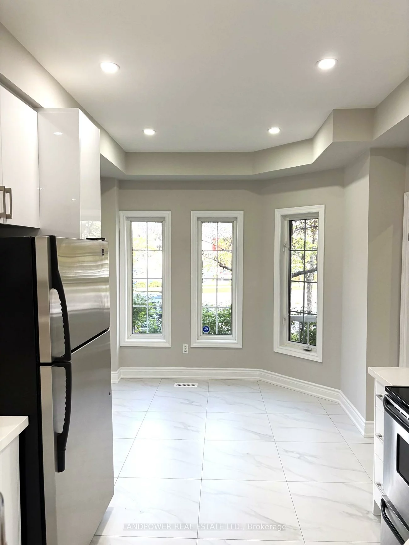 447, Hollandview, Bayview Wellington, Aurora