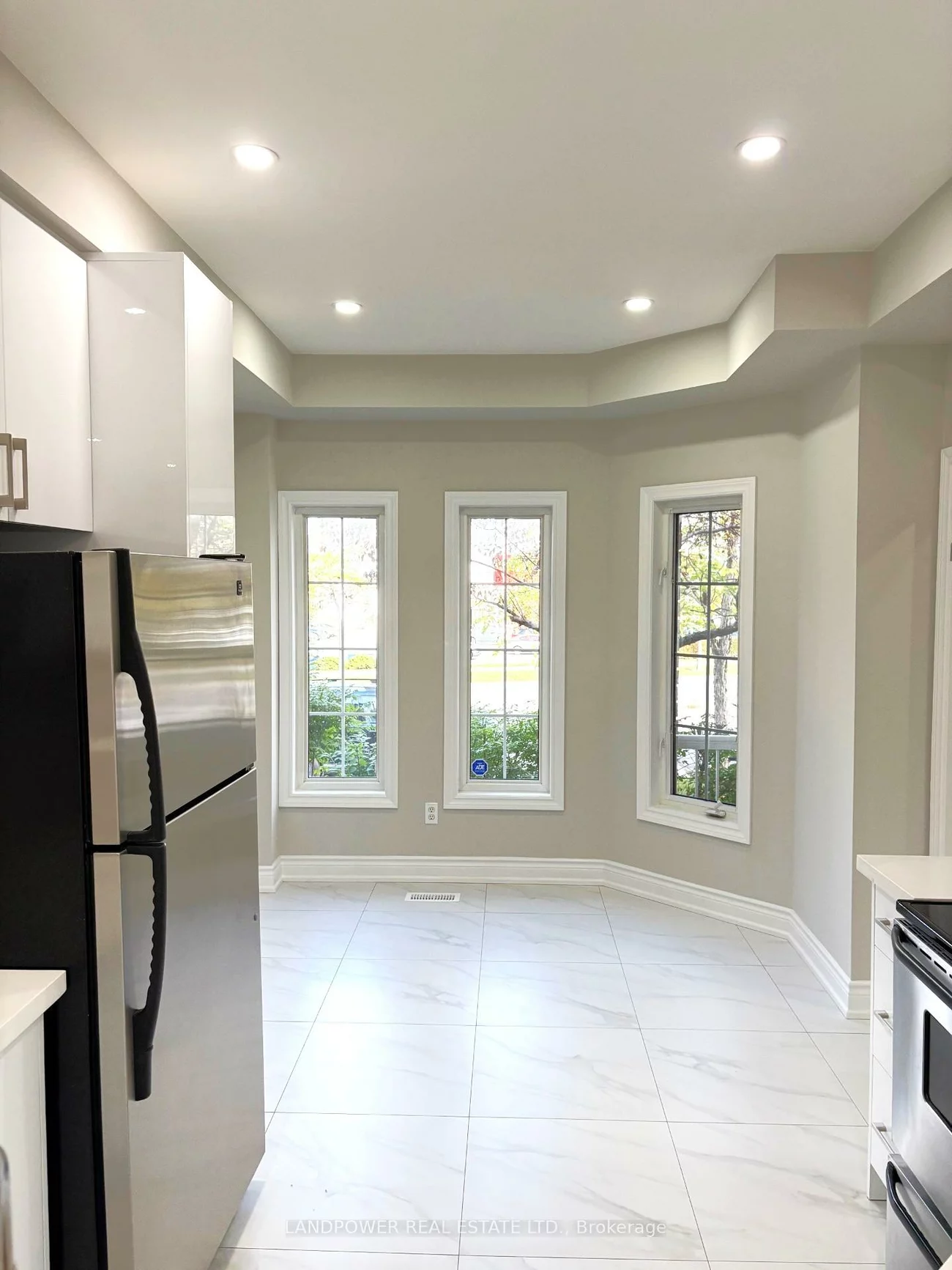 447, Hollandview, Bayview Wellington, Aurora