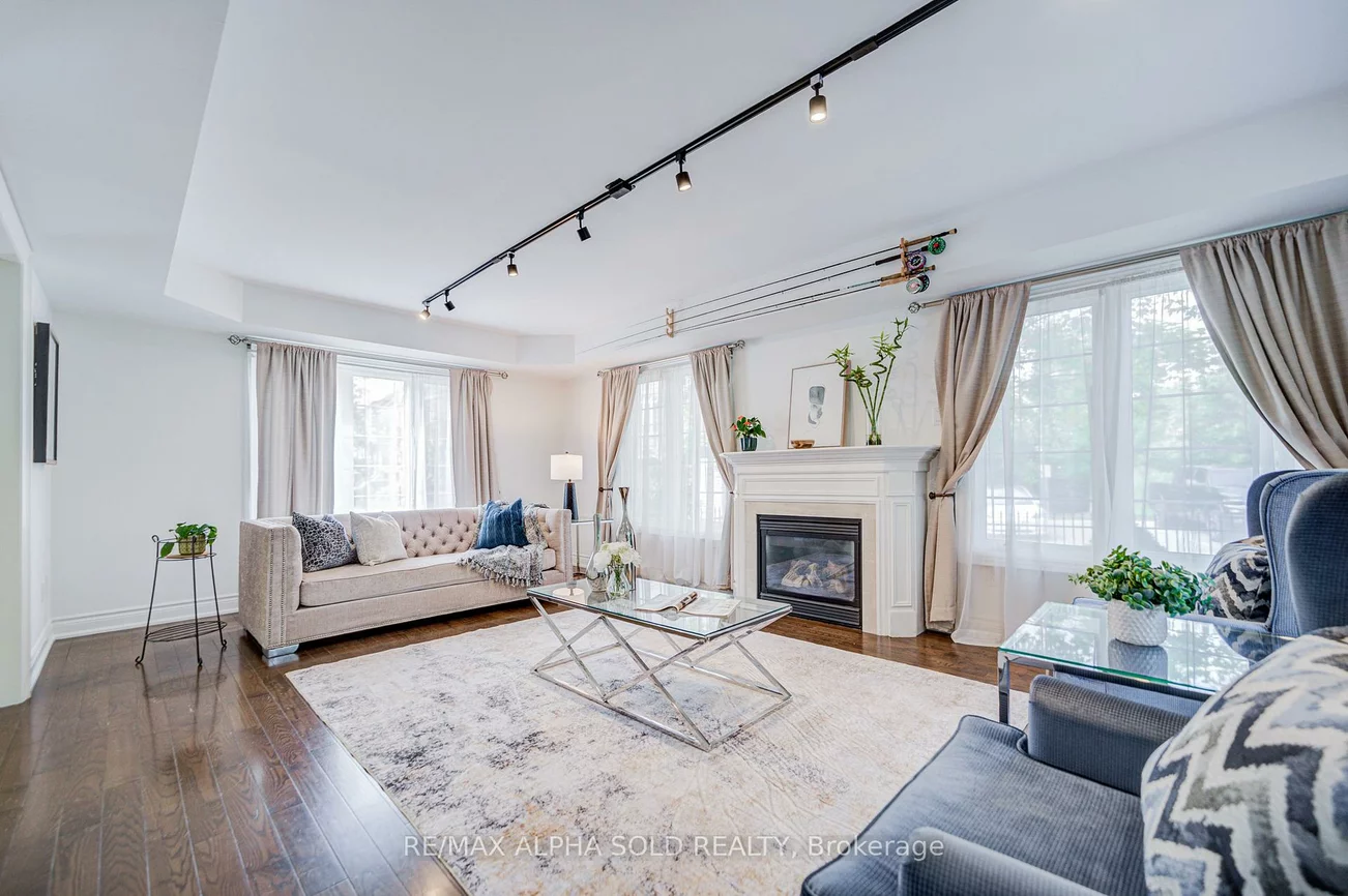 144, Chapman, Aurora Grove, Aurora