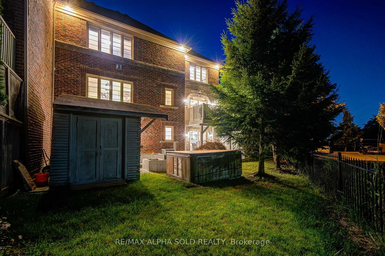 144, Chapman, Aurora Grove, Aurora