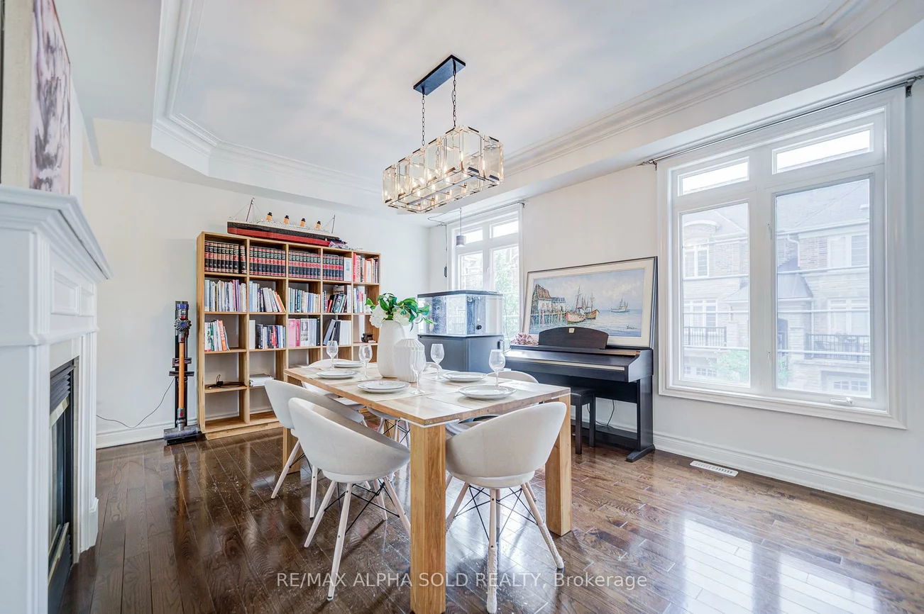 144, Chapman, Aurora Grove, Aurora