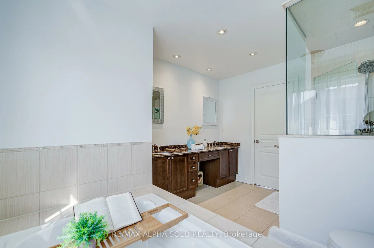 144, Chapman, Aurora Grove, Aurora