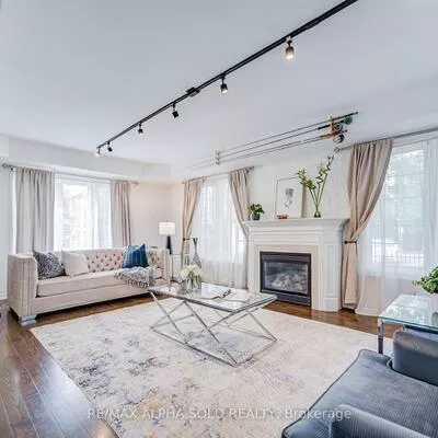 144, Chapman, Aurora Grove, Aurora