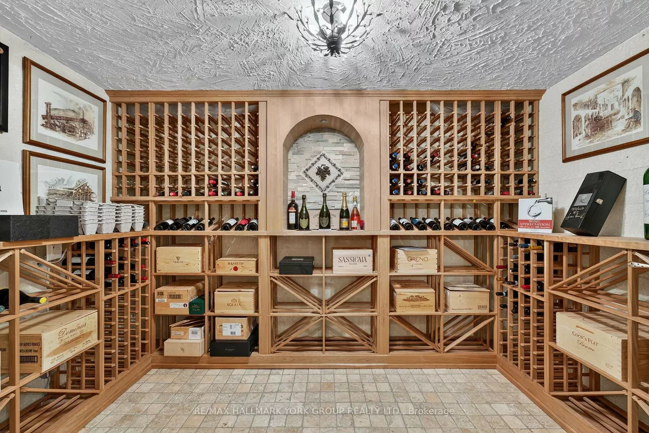 553, St John's, Hills of St Andrew, Aurora