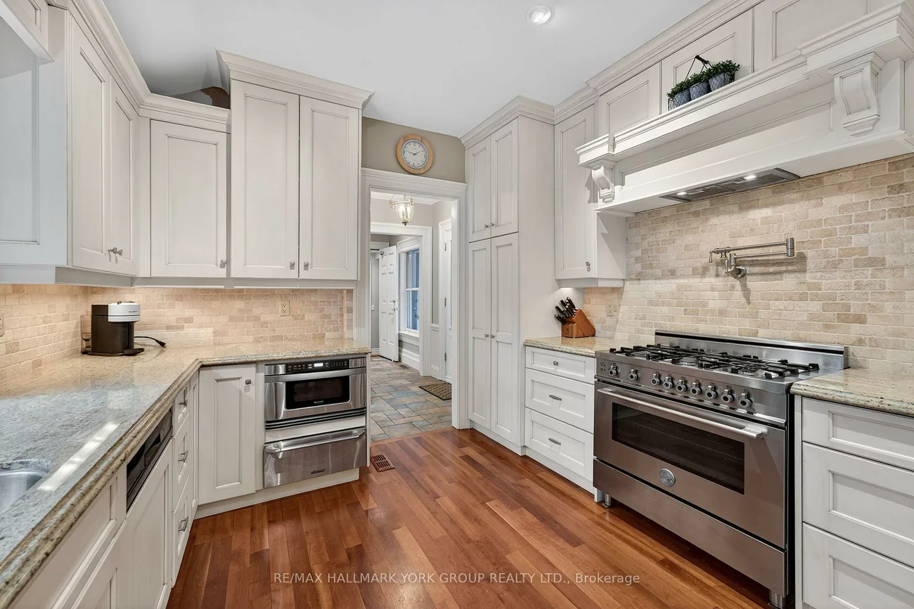 553, St John's, Hills of St Andrew, Aurora