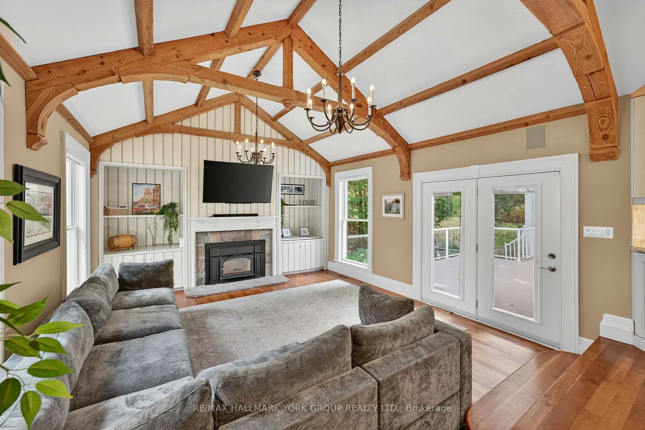 553, St John's, Hills of St Andrew, Aurora