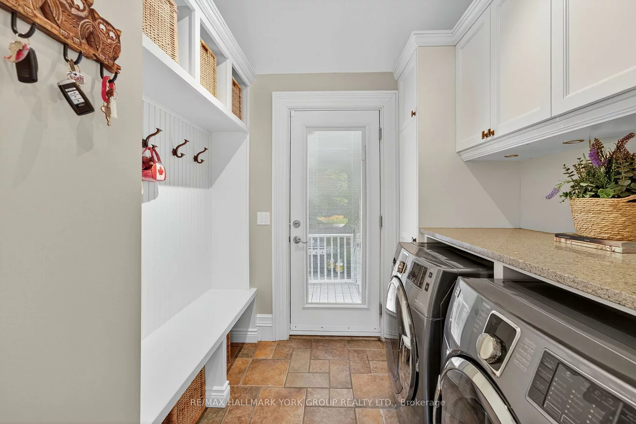 553, St John's, Hills of St Andrew, Aurora