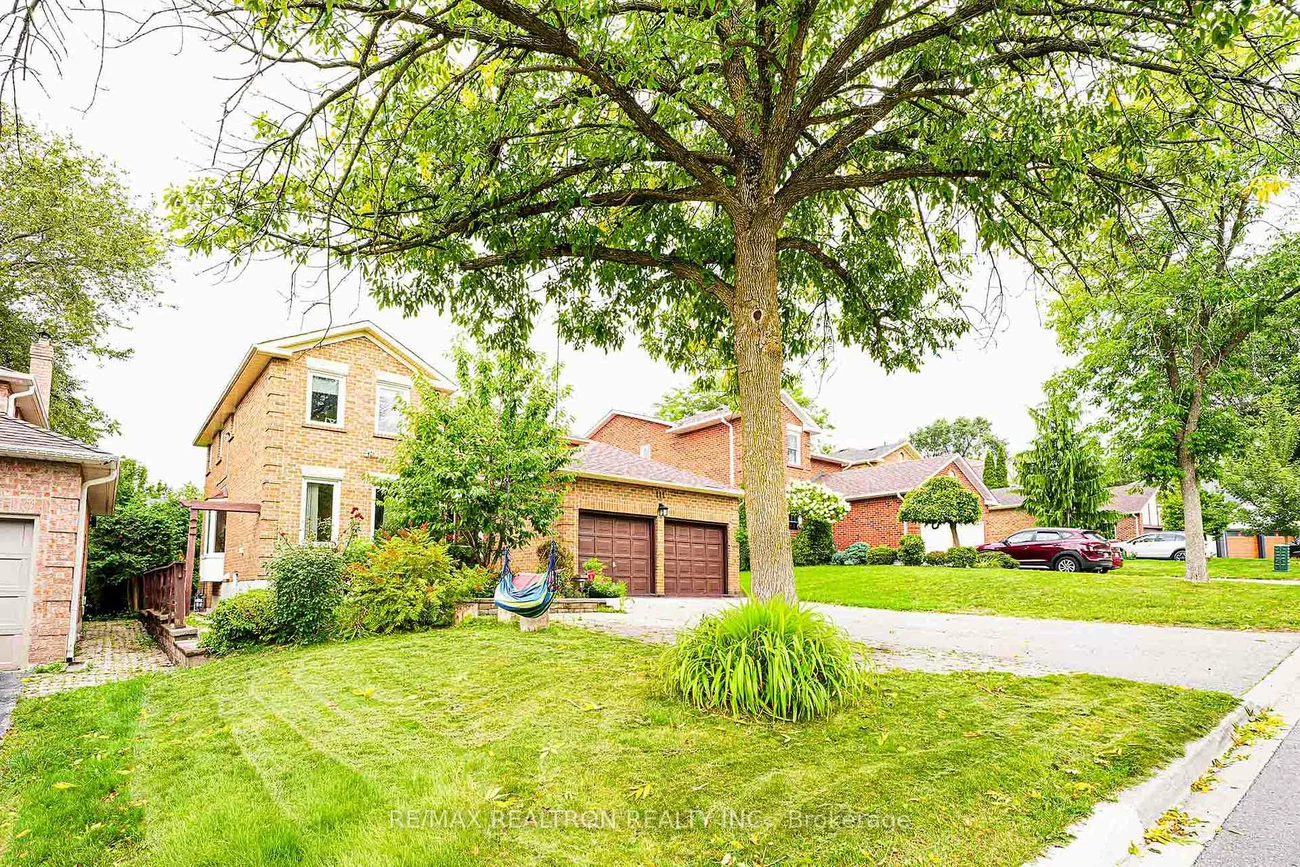 111, Devins, Aurora Heights, Aurora