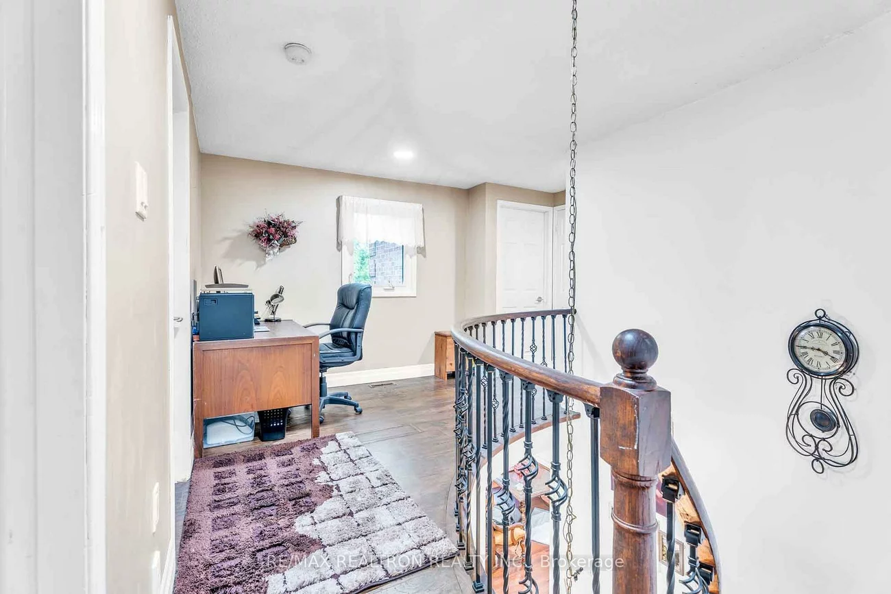 111, Devins, Aurora Heights, Aurora