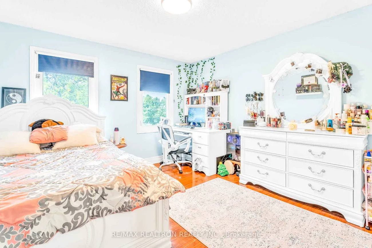 111, Devins, Aurora Heights, Aurora