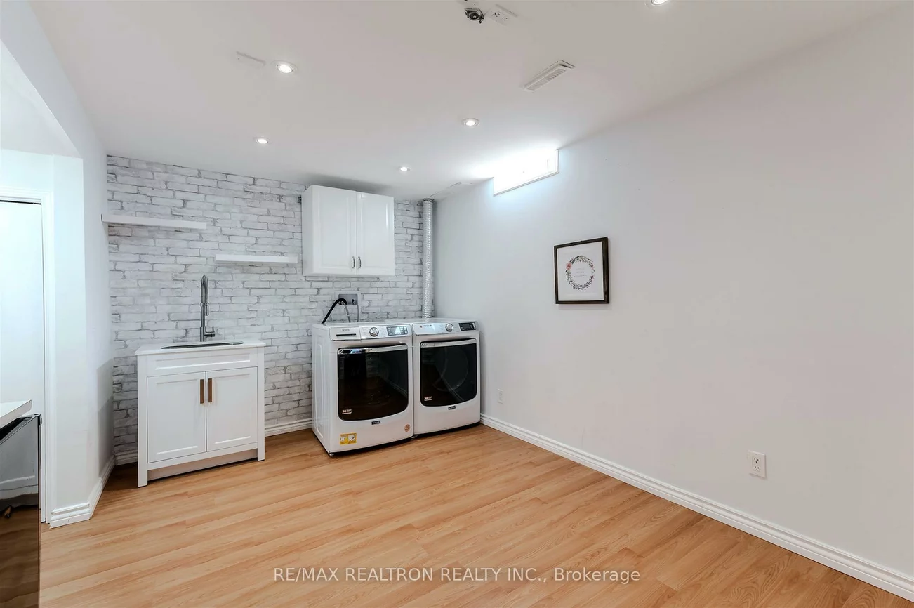 113, Mugford, Bayview Wellington, Aurora