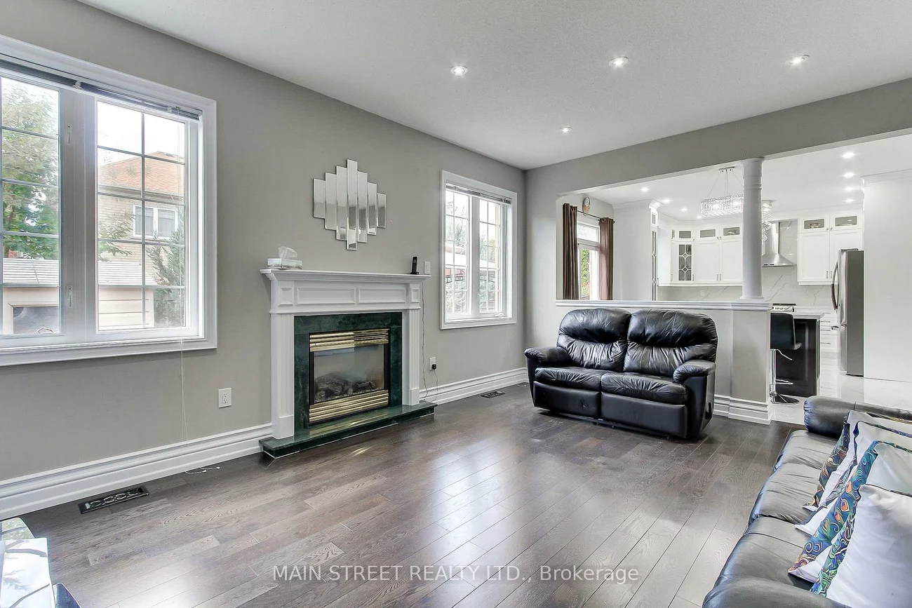 30, Conover, Bayview Northeast, Aurora