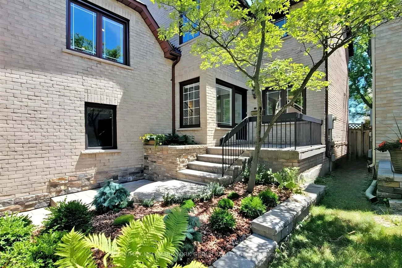 27, Murdock, Aurora Heights, Aurora