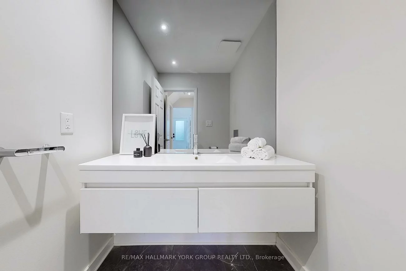 27, Murdock, Aurora Heights, Aurora