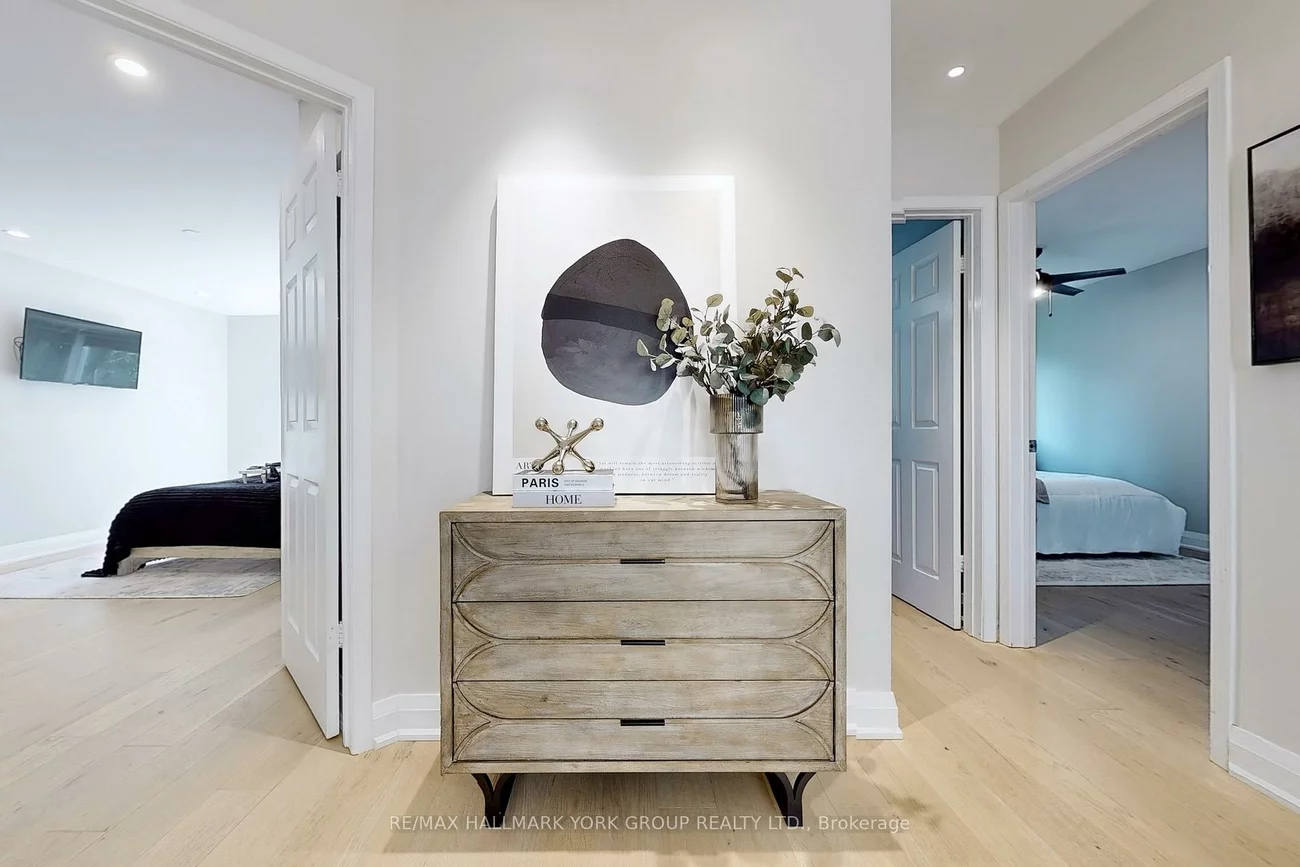 27, Murdock, Aurora Heights, Aurora