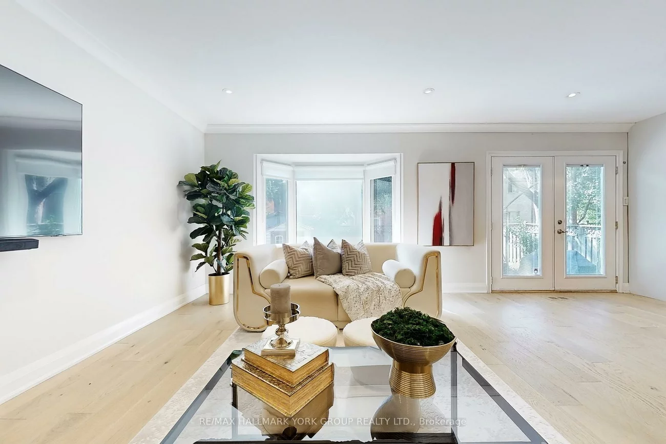 27, Murdock, Aurora Heights, Aurora