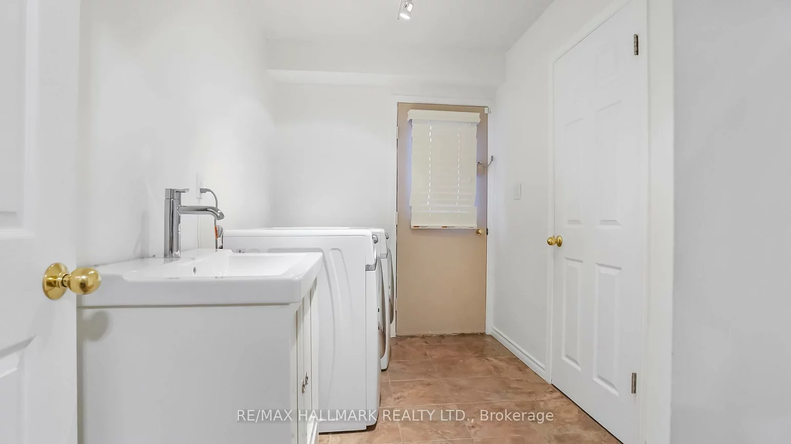 22, Avondale, Aurora Village, Aurora