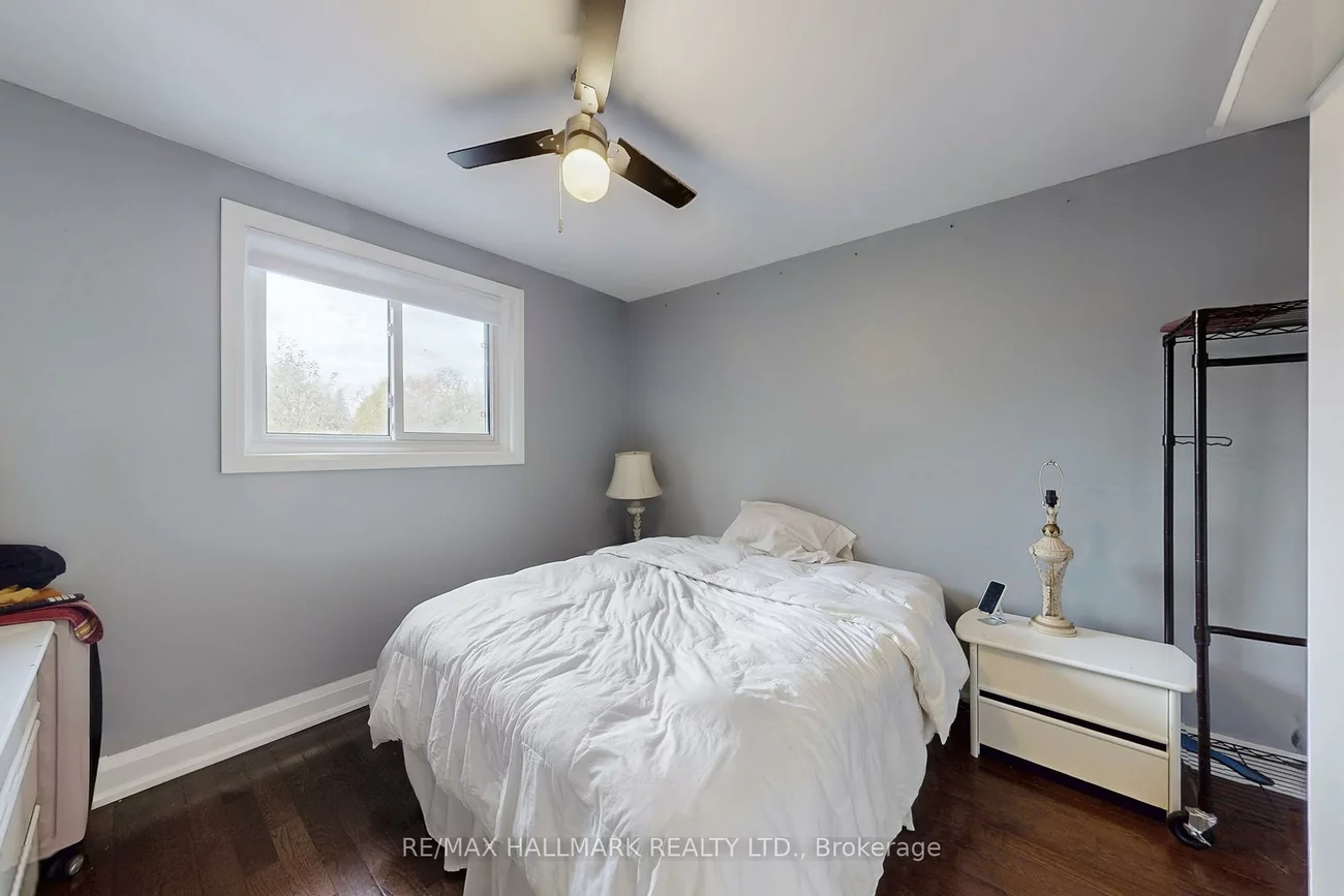 4, Devins, Aurora Heights, Aurora