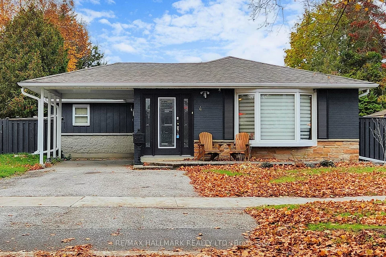 4, Devins, Aurora Heights, Aurora