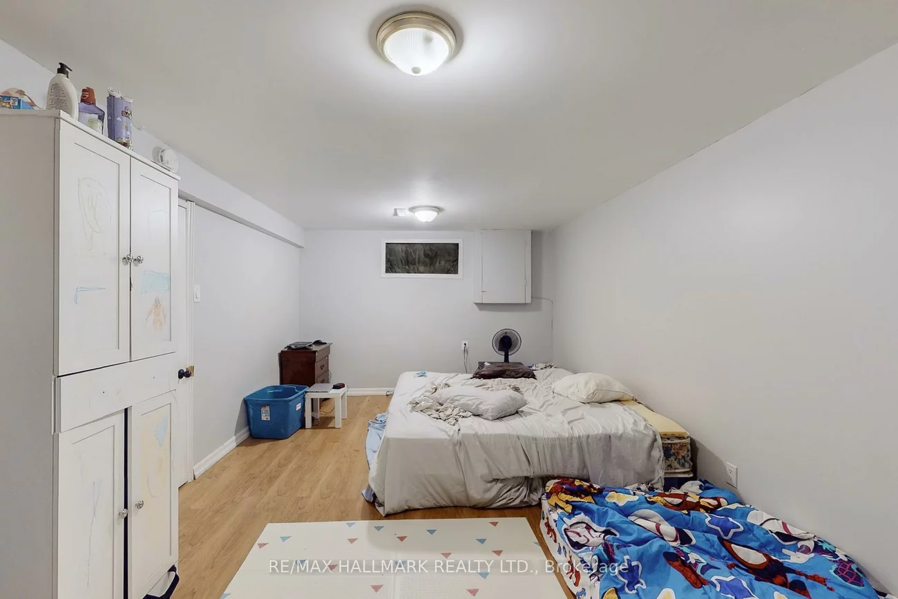 4, Devins, Aurora Heights, Aurora