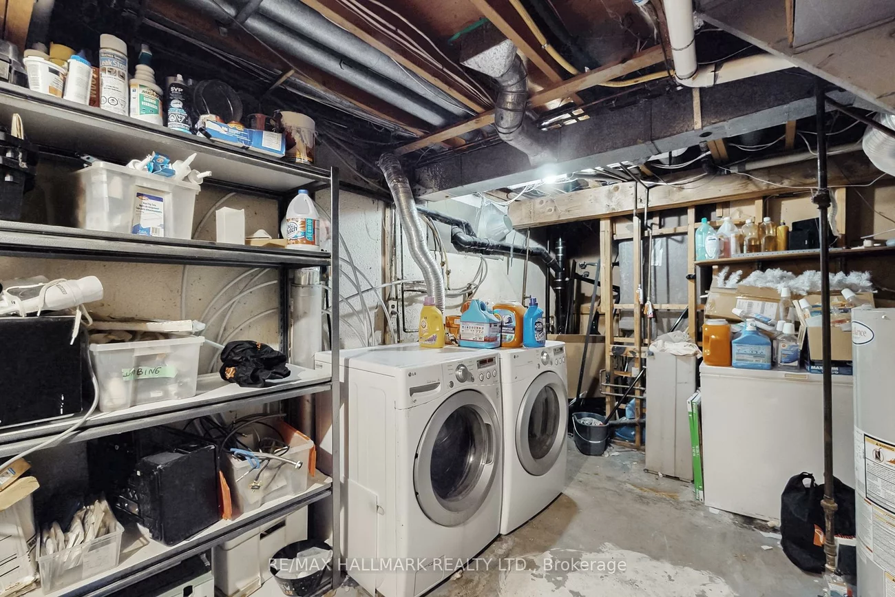 4, Devins, Aurora Heights, Aurora