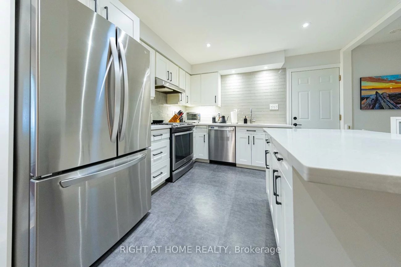 27, Bigwin, Aurora Heights, Aurora