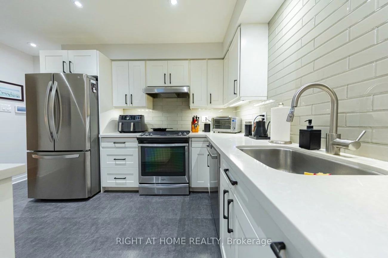 27, Bigwin, Aurora Heights, Aurora