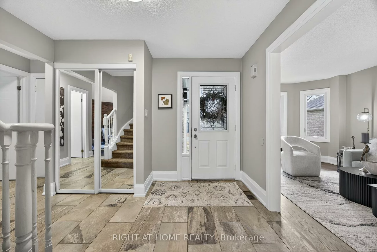 10, Closs, Aurora Village, Aurora