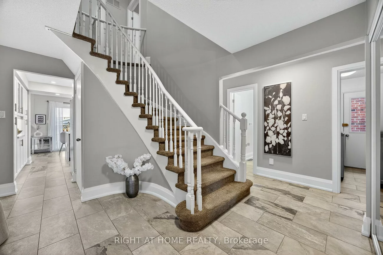 10, Closs, Aurora Village, Aurora