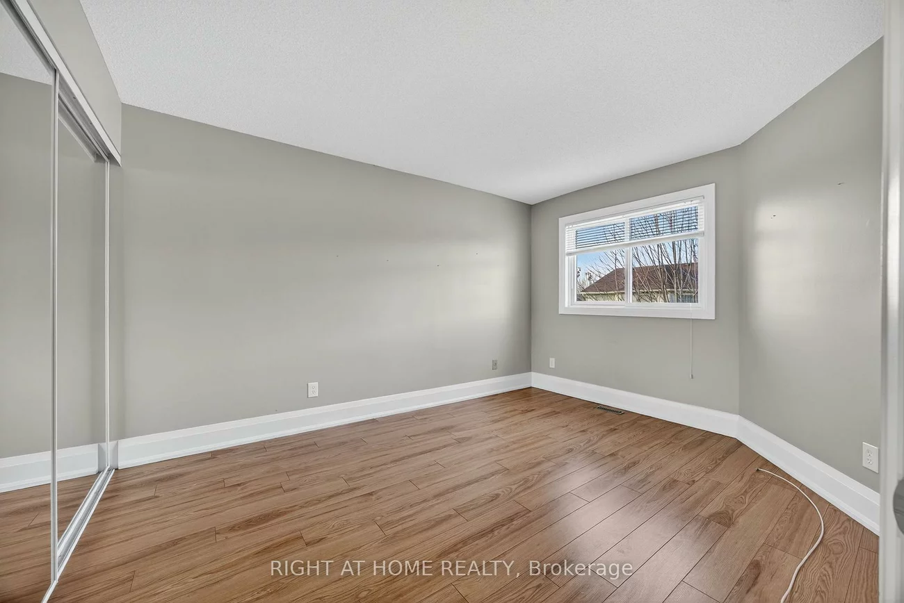 10, Closs, Aurora Village, Aurora