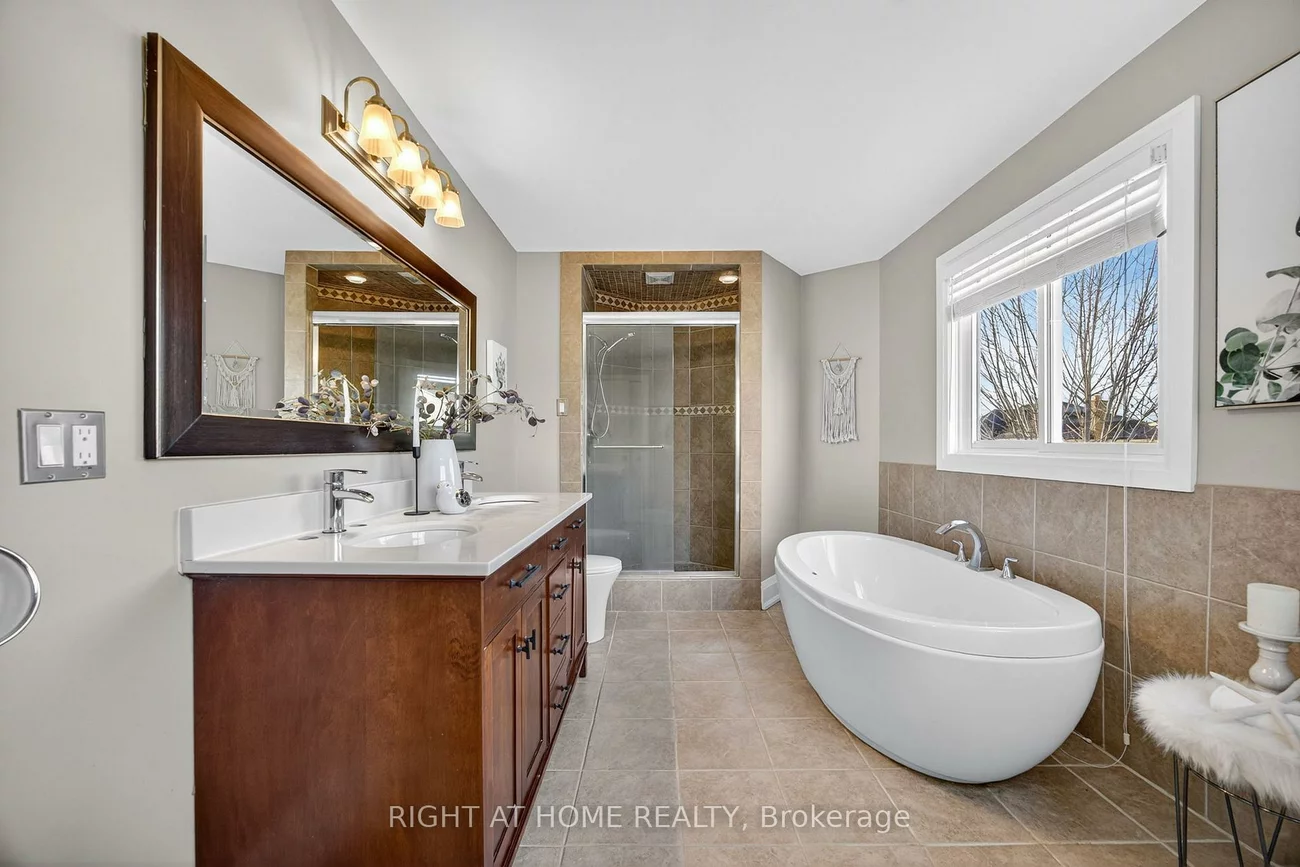 10, Closs, Aurora Village, Aurora