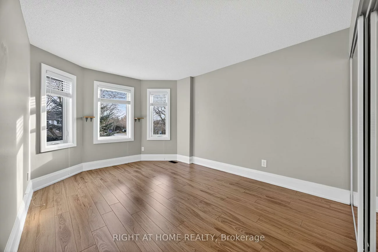 10, Closs, Aurora Village, Aurora