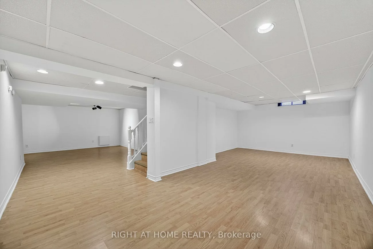 10, Closs, Aurora Village, Aurora