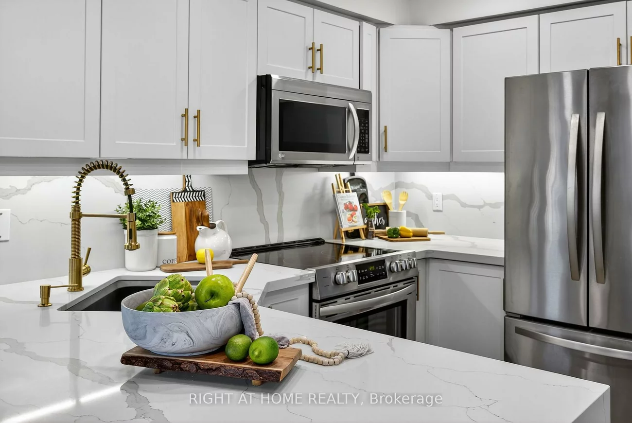 10, Closs, Aurora Village, Aurora