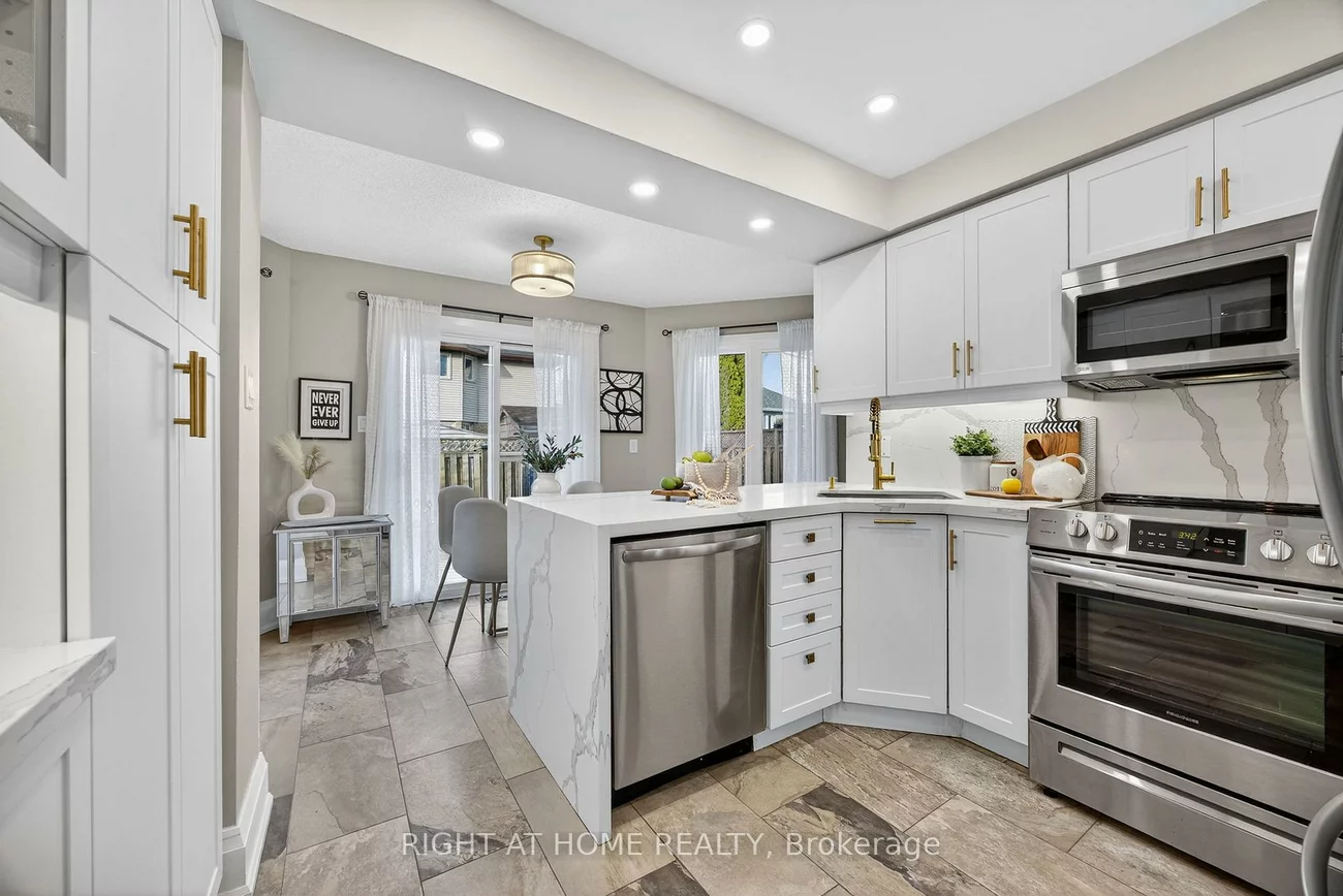 10, Closs, Aurora Village, Aurora