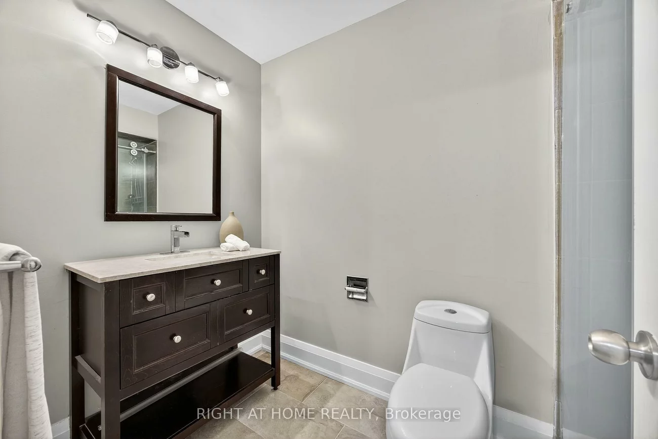 10, Closs, Aurora Village, Aurora