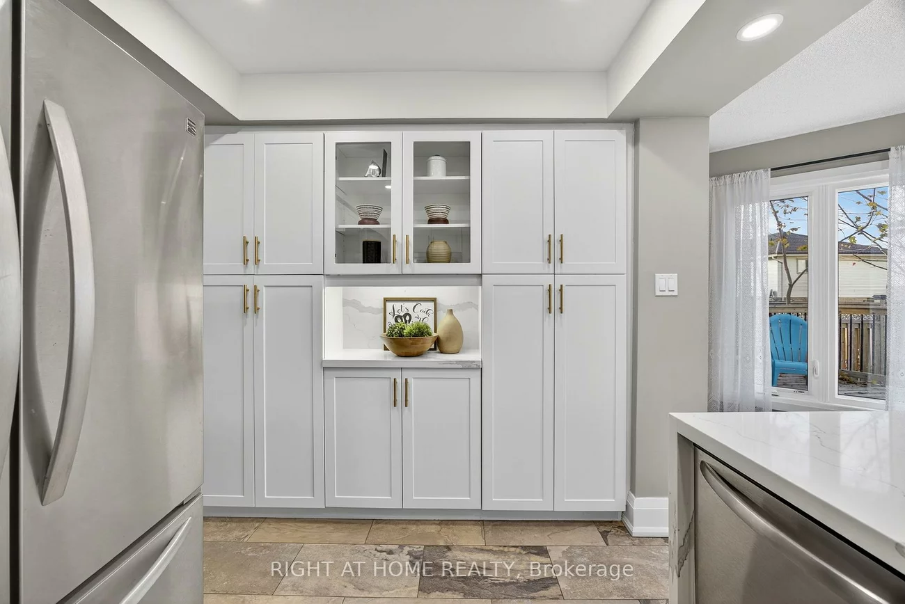 10, Closs, Aurora Village, Aurora