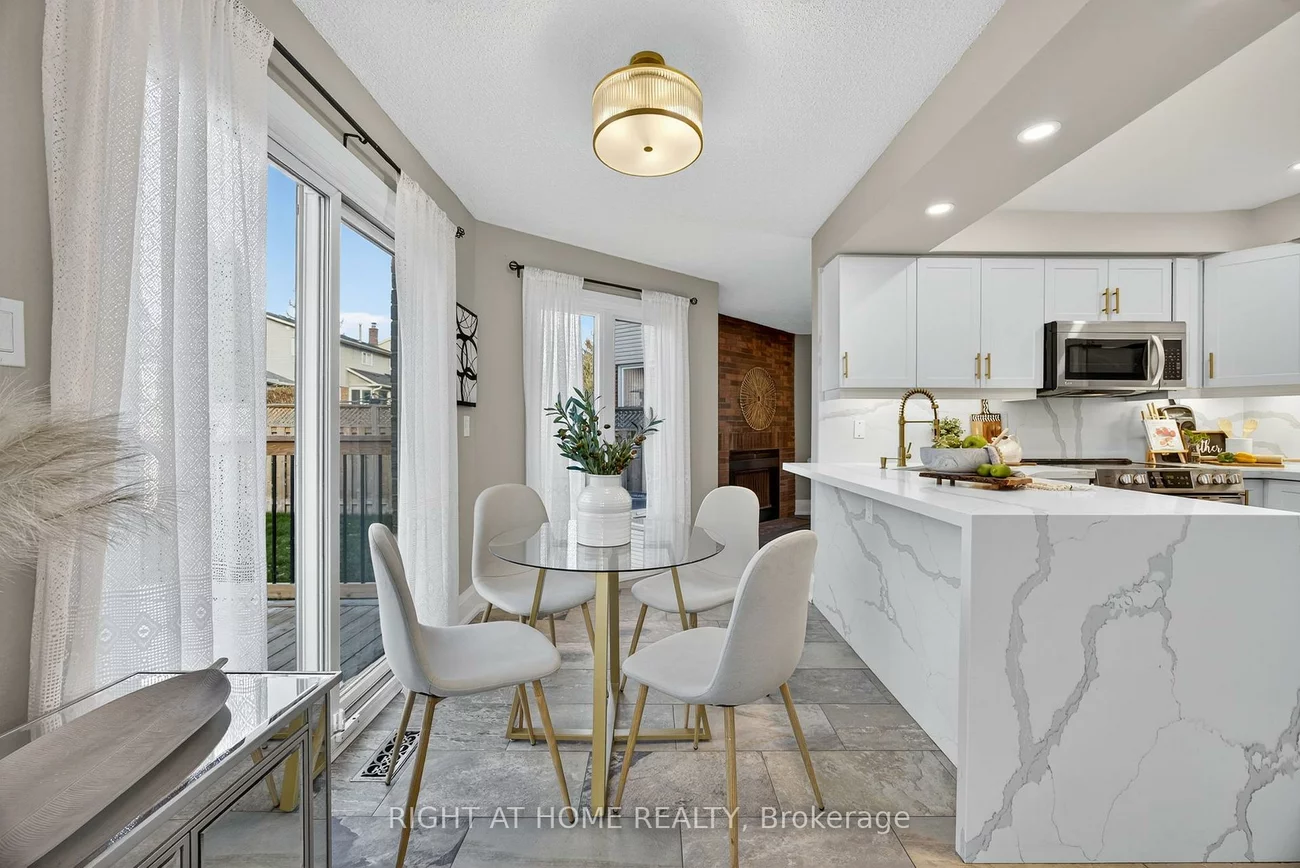 10, Closs, Aurora Village, Aurora