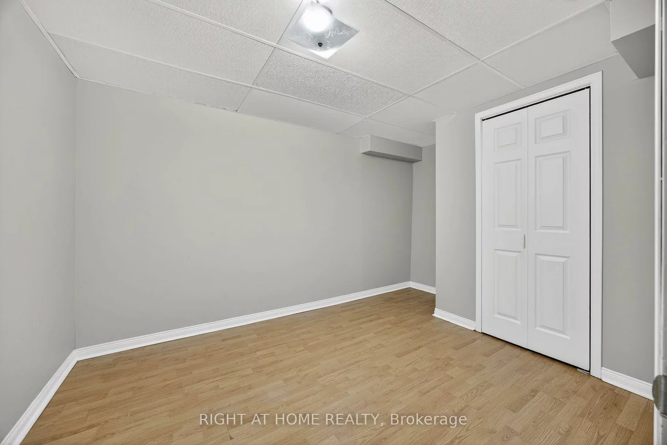 10, Closs, Aurora Village, Aurora