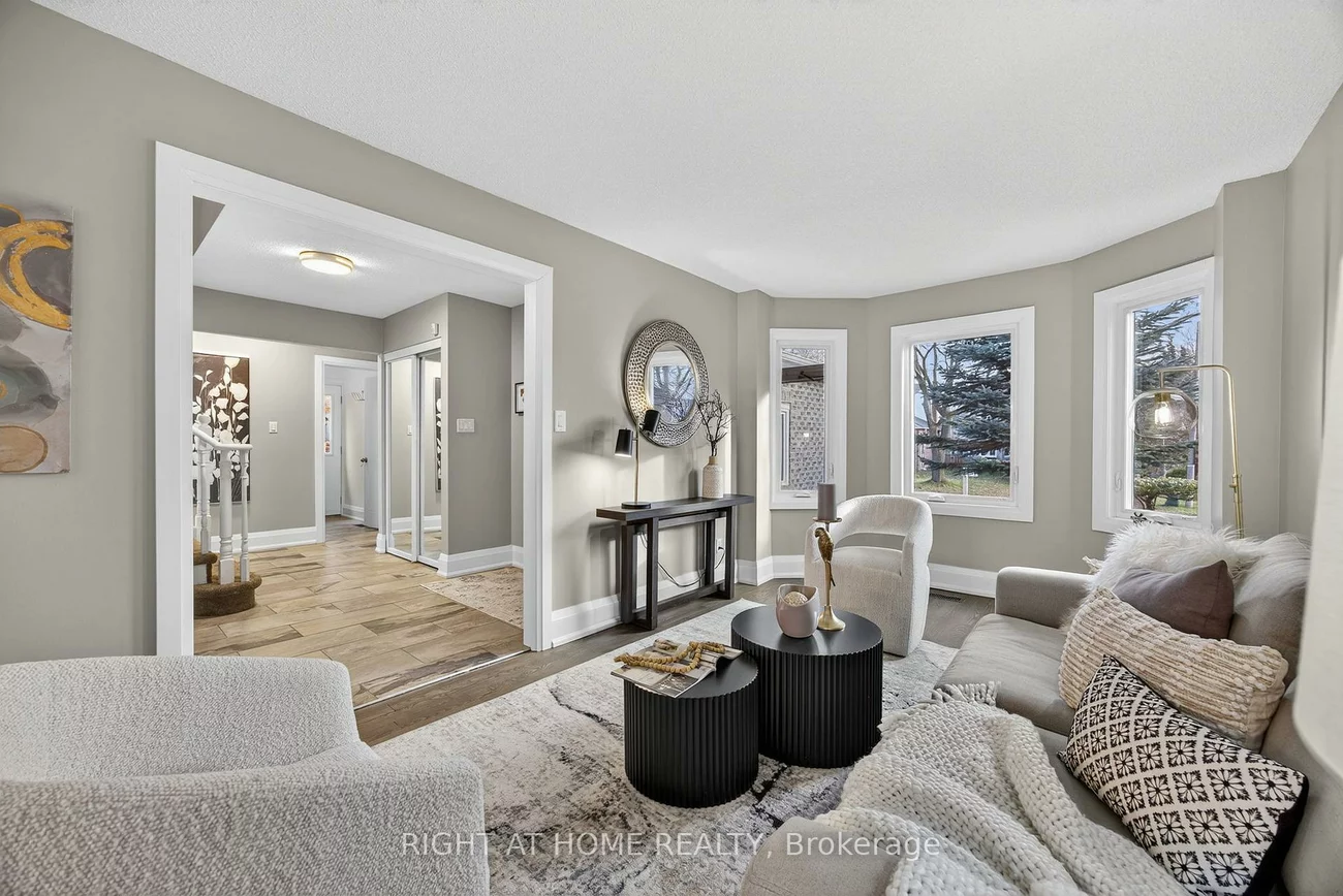 10, Closs, Aurora Village, Aurora