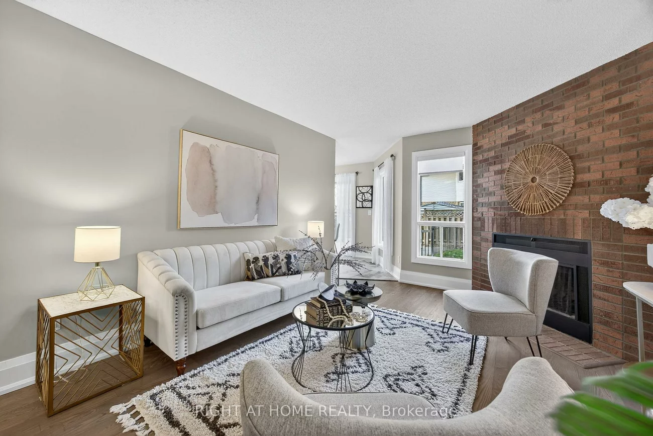 10, Closs, Aurora Village, Aurora