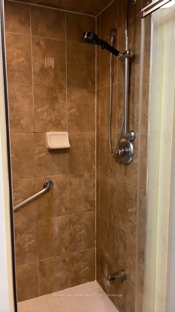 220, Tonner, Bayview Northeast, Aurora