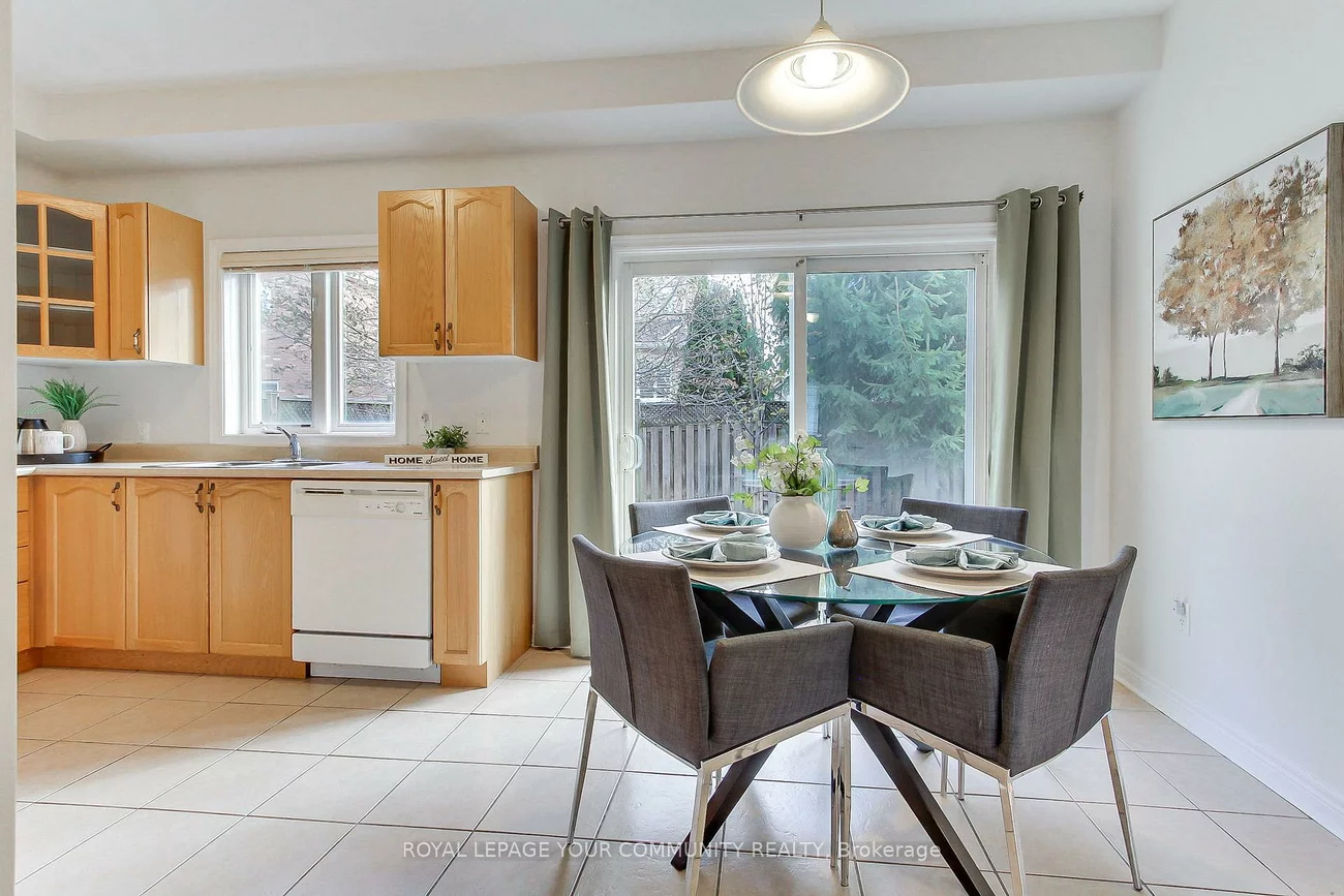 19, Chippingwood, Bayview Wellington, Aurora