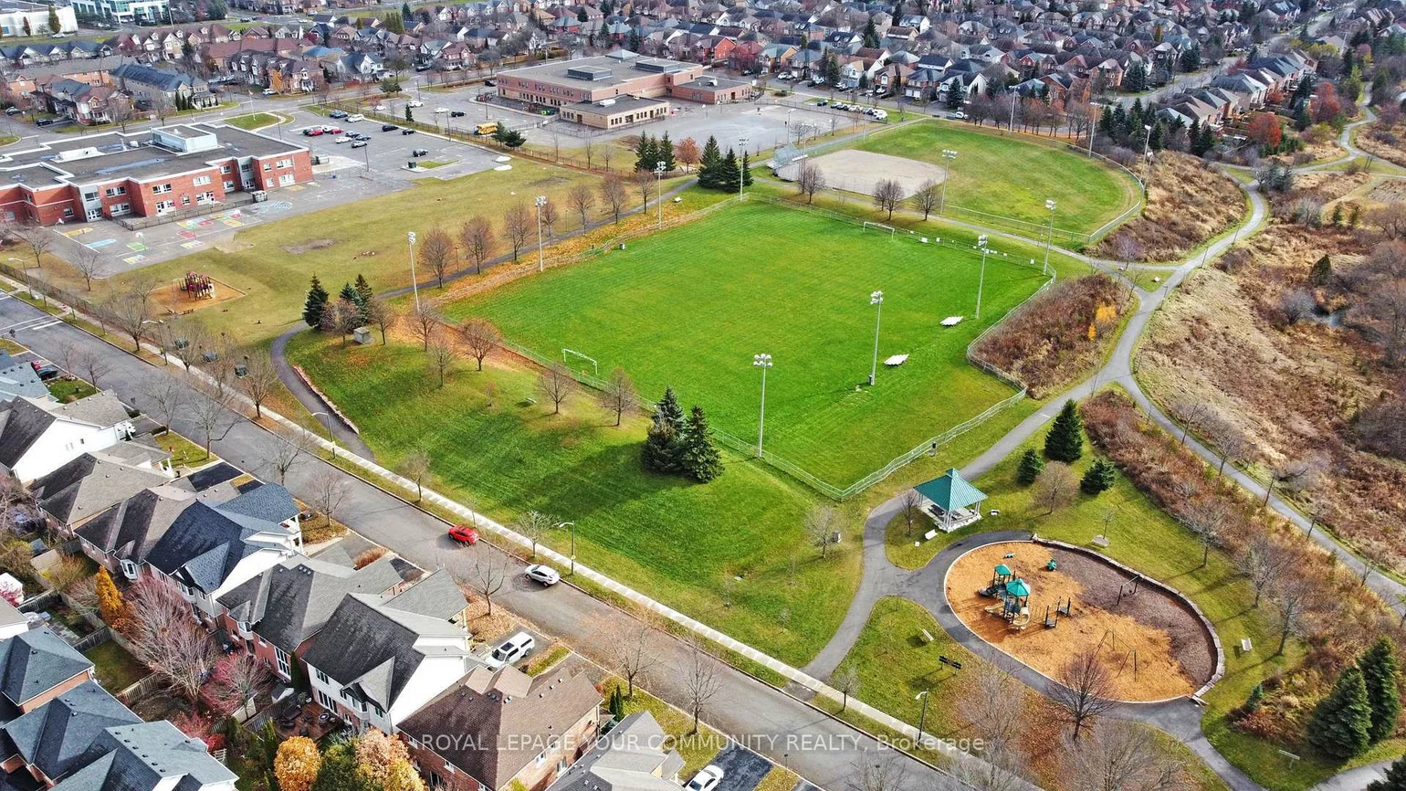 19, Chippingwood, Bayview Wellington, Aurora