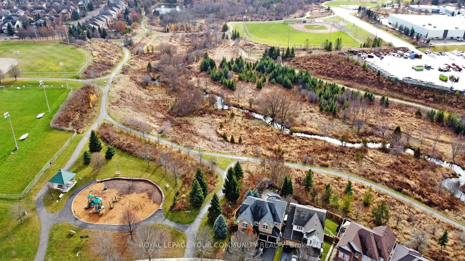 19, Chippingwood, Bayview Wellington, Aurora