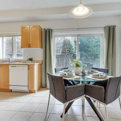 19, Chippingwood, Bayview Wellington, Aurora