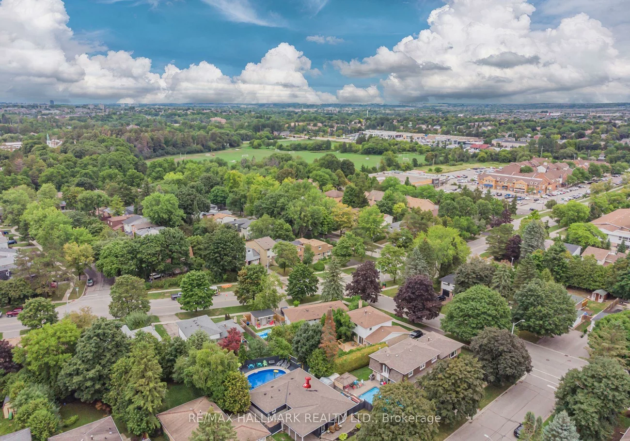 4, Devins, Aurora Heights, Aurora